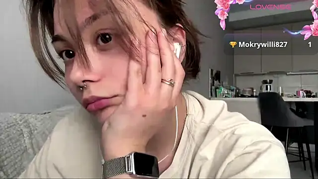 Snapshot of Thyeiysyla chatting on 04/11/26, 07:45 Thyeiysyla online show from 04/11/26, 07:45