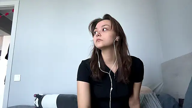 Snapshot of Thyeiysyla chatting on 04/15/26, 10:11 Thyeiysyla online show from 04/15/26, 10:11