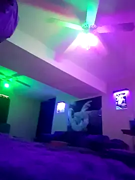 Snapshot of chronic_vibez chatting on 04/15/26, 07:58 chronic vibez online show from 04/15/26, 07:58