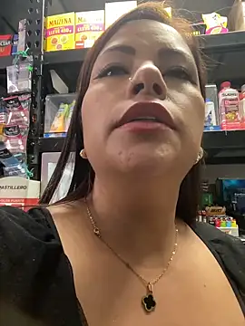 Snapshot of MIA_ROSSEEE chatting on 06/19/26, 02:43 MIA ROSSEEE online show from 06/19/26, 02:43
