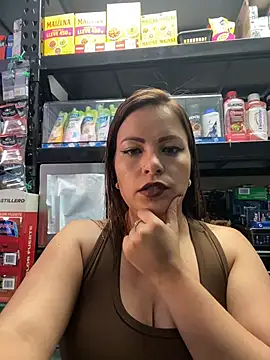 Snapshot of MIA_ROSSEEE chatting on 06/20/26, 07:27 MIA ROSSEEE online show from 06/20/26, 07:27