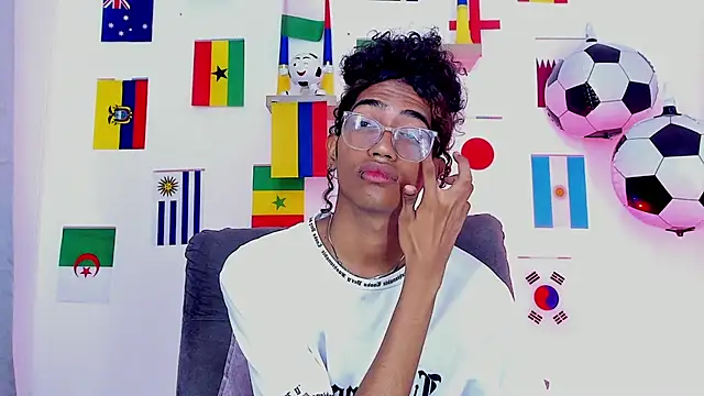 triiangel latinboy online show from 07/16/26, 12:11