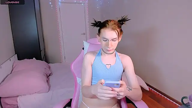 Snapshot of Mikaella_Nicole chatting on 04/11/26, 08:24 Mikaella Nicole online show from 04/11/26, 08:24