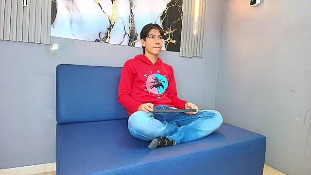 Snapshot of RAPHAEL_NYON1 chatting on 04/11/26, 03:44 RAPHAEL NYON1 online show from 04/11/26, 03:44