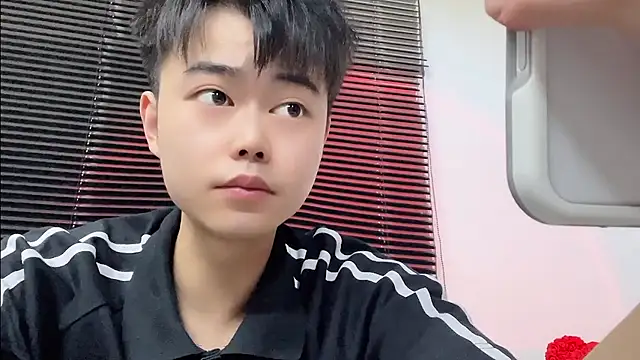 GUCCI-BOY1314 online show from 04/27/26, 05:49