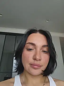 LucyHotty  online show from 04/15/26, 10:00