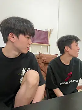 Snapshot of titi-999 chatting on 04/15/26, 04:08 titi-999 online show from 04/15/26, 04:08