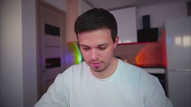 Snapshot of doll_boy_ob chatting on 04/16/26, 03:24 doll boy ob online show from 04/16/26, 03:24