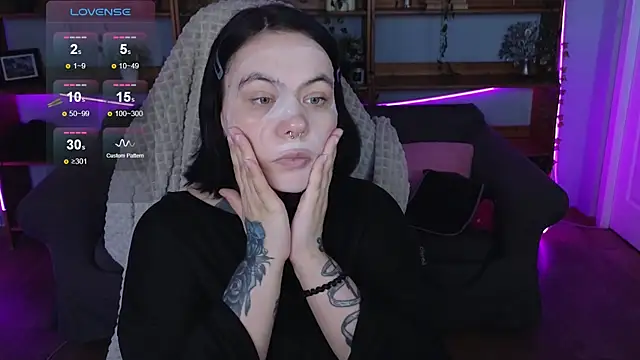 QwertyAnnie Lbo online show from 04/11/26, 08:07