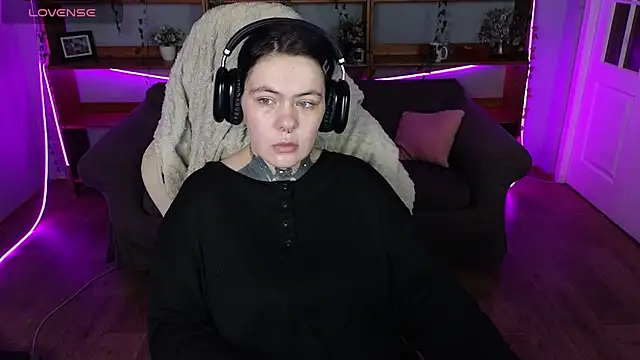 QwertyAnnie Lbo online show from 04/12/26, 05:07