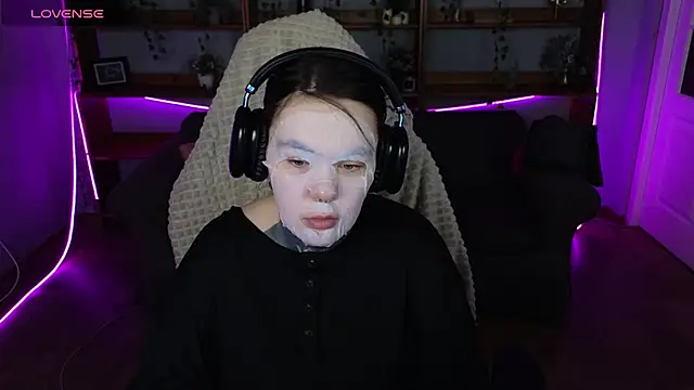 QwertyAnnie Lbo online show from 04/15/26, 02:51