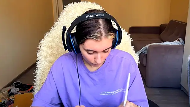 LueIvins online show from 04/15/26, 07:15