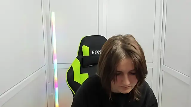 Snapshot of GoldenKiss chatting on 04/12/26, 07:13 GoldenKiss online show from 04/12/26, 07:13