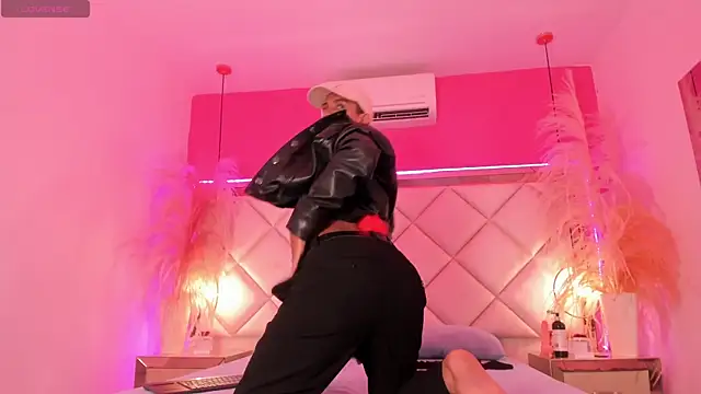 SamyBrownn online show from 04/24/26, 06:21