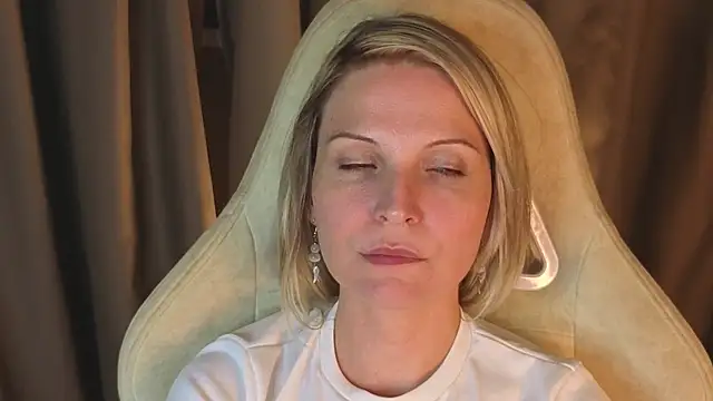 angelina wings online show from 04/15/26, 10:21