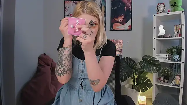 Snapshot of avatarweek chatting on 04/12/26, 02:22 avatarweek online show from 04/12/26, 02:22