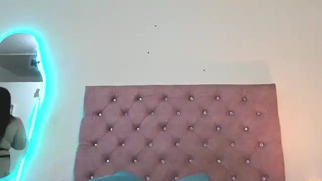 laurenlaine online show from 06/02/26, 01:13