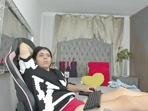 LunaANDMaria online show from 04/30/26, 02:51