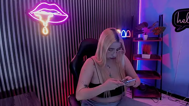 Snapshot of Aliss_Taylor1 chatting on 04/11/26, 01:15 Aliss Taylor1 online show from 04/11/26, 01:15