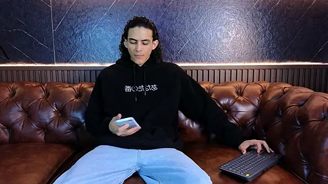 Snapshot of LucaAlessi chatting on 04/15/26, 01:29 LucaAlessi online show from 04/15/26, 01:29