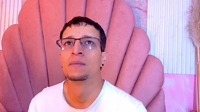 Snapshot of Madisson_Roos chatting on 07/17/26, 03:46 Madisson Roos online show from 07/17/26, 03:46