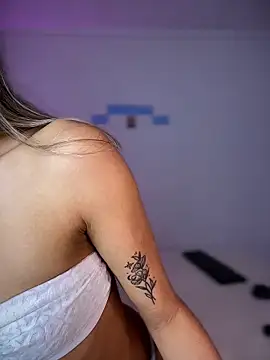 Snapshot of SweetTroubleeX chatting on 04/16/26, 02:40 SweetTroubleeX online show from 04/16/26, 02:40