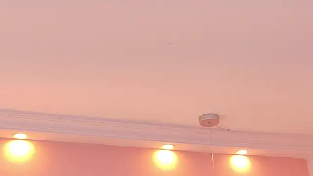 Snapshot of SophieStern chatting on 04/14/26, 07:42 SophieStern online show from 04/14/26, 07:42