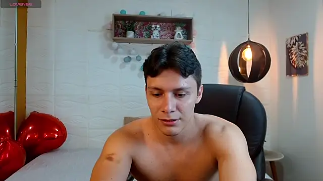 Snapshot of Zayn_clausen chatting on 04/14/26, 06:25 Zayn clausen online show from 04/14/26, 06:25