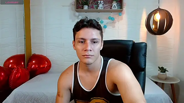 Snapshot of Zayn_clausen chatting on 04/15/26, 05:09 Zayn clausen online show from 04/15/26, 05:09