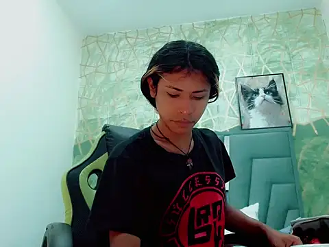 Naomisaenz01 online show from 06/05/26, 01:50