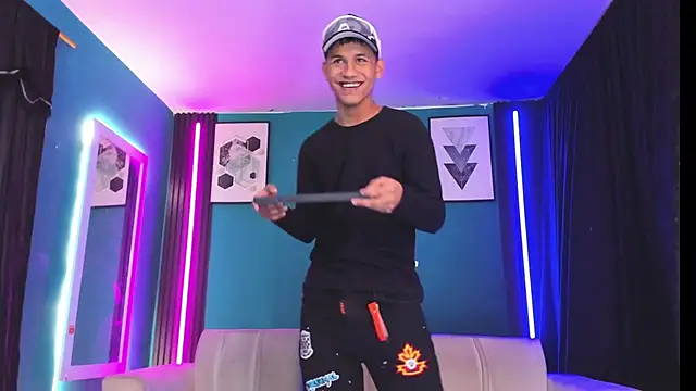  HotWildwolves online show from 04/13/26, 08:03