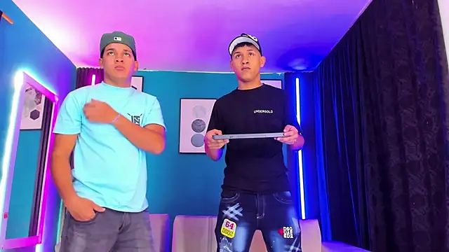  HotWildwolves online show from 04/15/26, 07:32