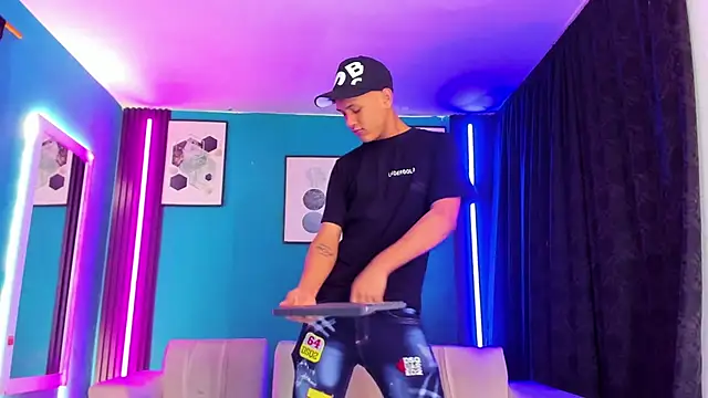  HotWildwolves online show from 04/15/26, 07:58