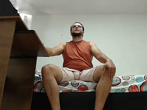 Snapshot of Masterboy00 chatting on 04/11/26, 04:00 Masterboy00 online show from 04/11/26, 04:00