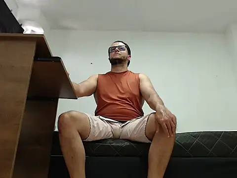 Snapshot of Masterboy00 chatting on 04/13/26, 02:44 Masterboy00 online show from 04/13/26, 02:44