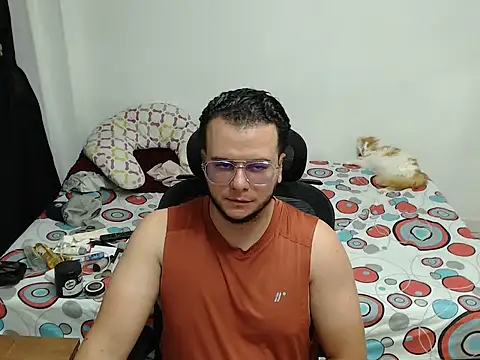 Snapshot of Masterboy00 chatting on 04/15/26, 07:58 Masterboy00 online show from 04/15/26, 07:58