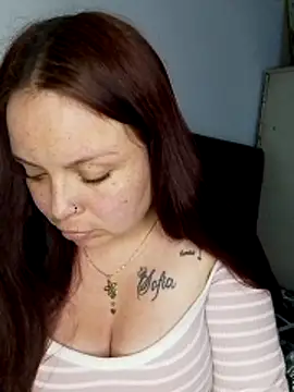 Snapshot of Lina19_93 chatting on 04/16/26, 05:08 Lina19 93 online show from 04/16/26, 05:08