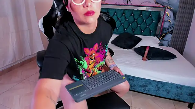 Snapshot of alisha_desire chatting on 04/14/26, 07:09 alisha desire online show from 04/14/26, 07:09