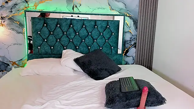 Snapshot of alisha_desire chatting on 04/15/26, 07:58 alisha desire online show from 04/15/26, 07:58