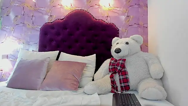 luna bloomm  online show from 05/15/26, 04:41