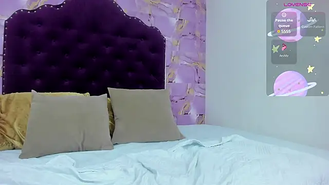 luna bloomm  online show from 07/15/26, 04:07