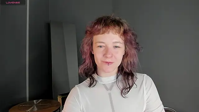 Snapshot of Ricki_Bloom chatting on 06/30/26, 01:17 Ricki Bloom online show from 06/30/26, 01:17