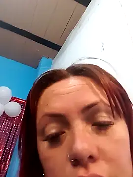 carolinhe26 online show from 04/11/26, 02:54