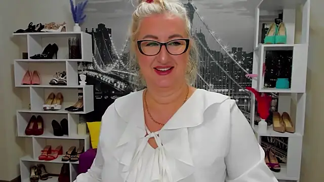 DianaFrances online show from 05/04/26, 08:21