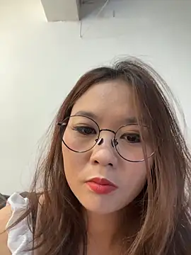 Snapshot of xiaoxiao_02 chatting on 04/15/26, 01:56 xiaoxiao 02 online show from 04/15/26, 01:56