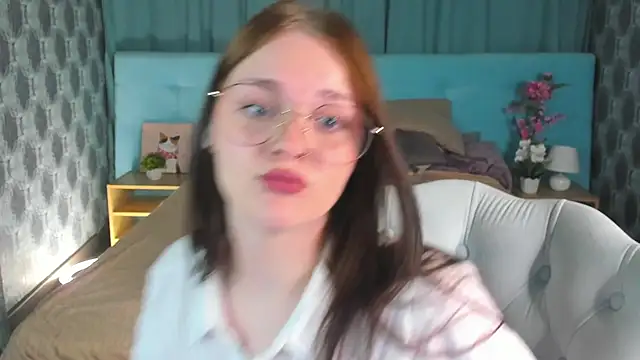 Emilly Hiil online show from 05/18/26, 12:51
