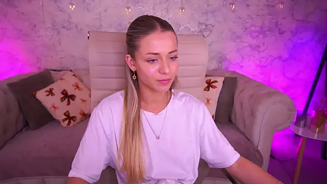 DoveLovee online show from 05/11/26, 04:04