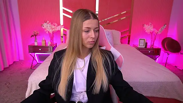 DoveLovee online show from 05/13/26, 01:41