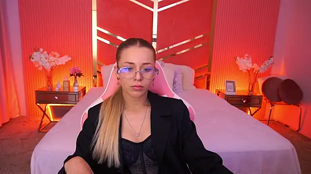 DoveLovee online show from 05/19/26, 05:58