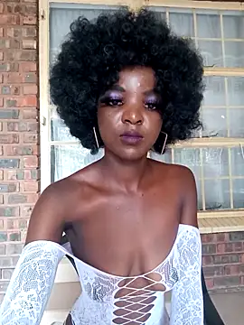 Snapshot of PetiteEbonyBabe_ chatting on 04/11/26, 09:24 PetiteEbonyBabe online show from 04/11/26, 09:24